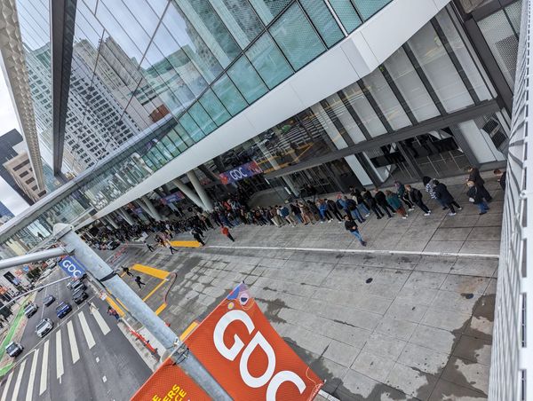 A line of game developers stretches for hundreds of meters outside Moscone convention centre in SF